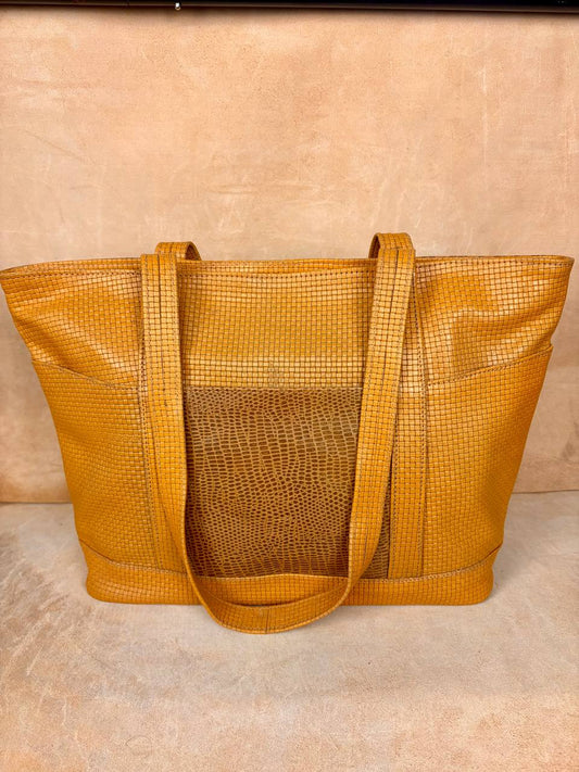 Arta leather tote bag back view