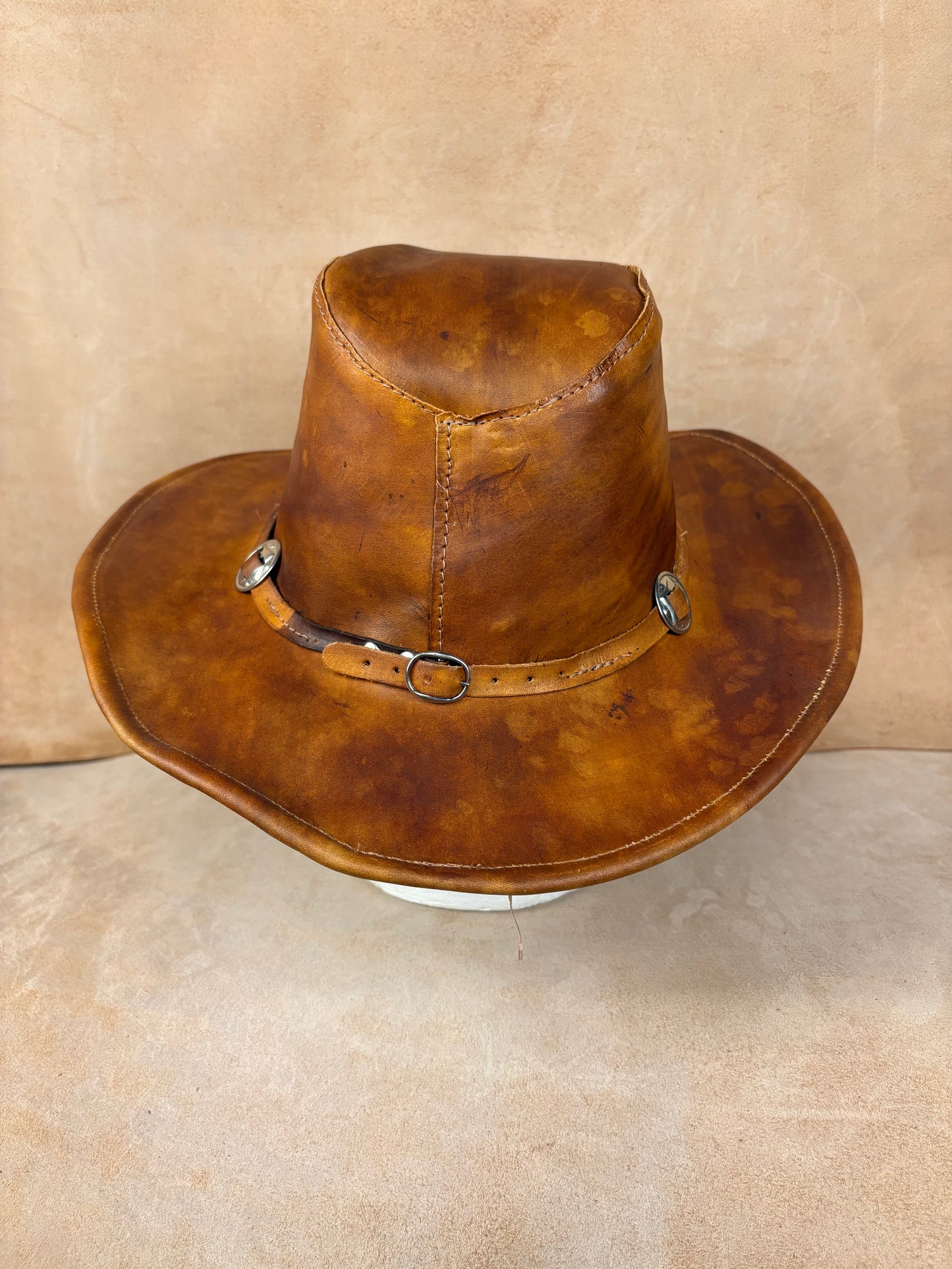 Desert Crown Leather Hat – Outlaw Edition